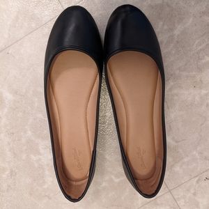 Universal thread faux leather round toe ballet flats